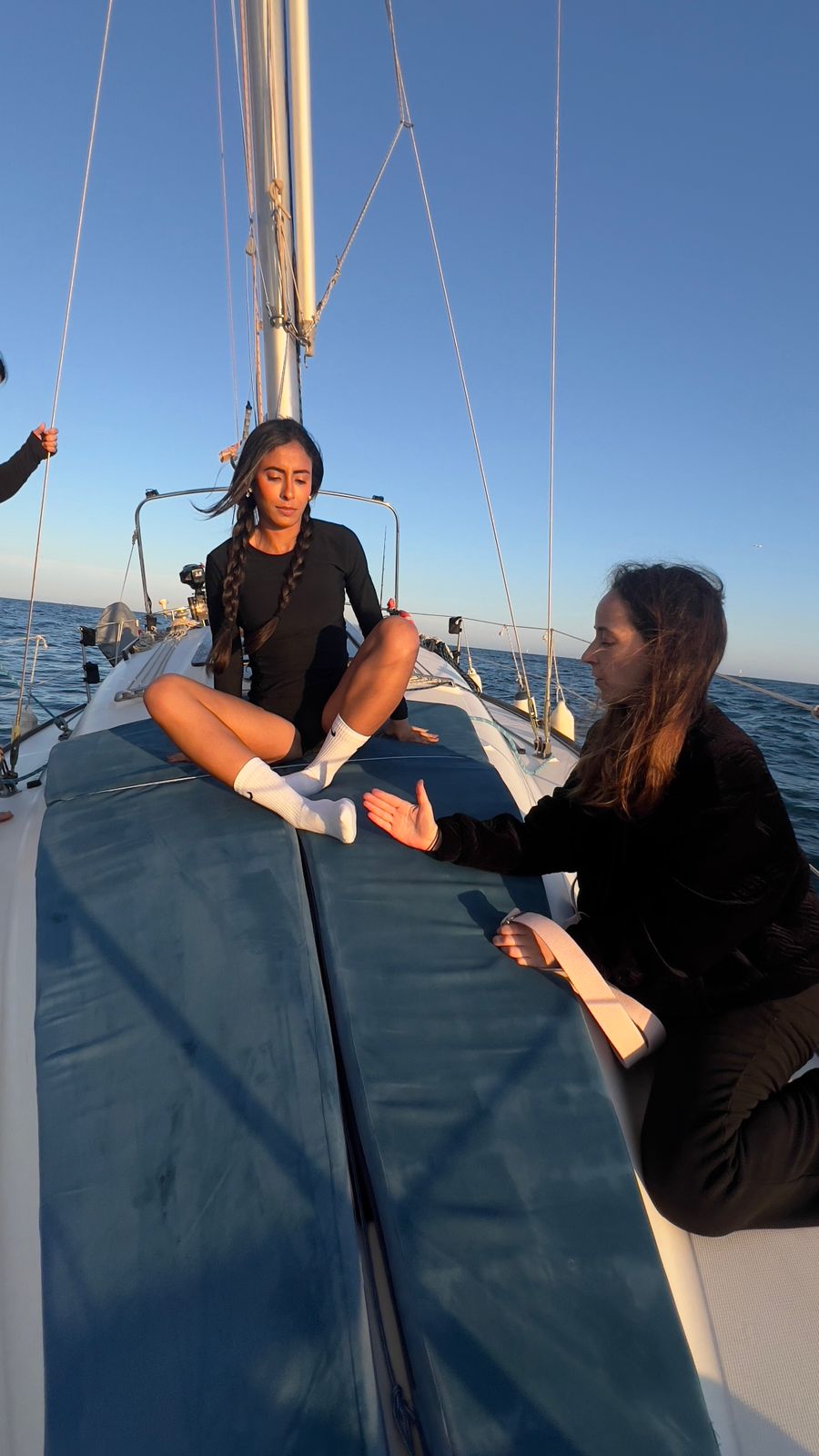 Yoga restaurativo con masaje en velero