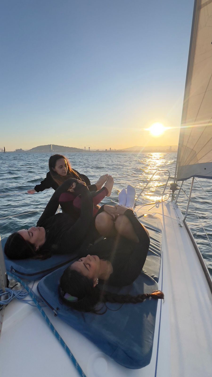 Yoga restaurativo con masaje en velero