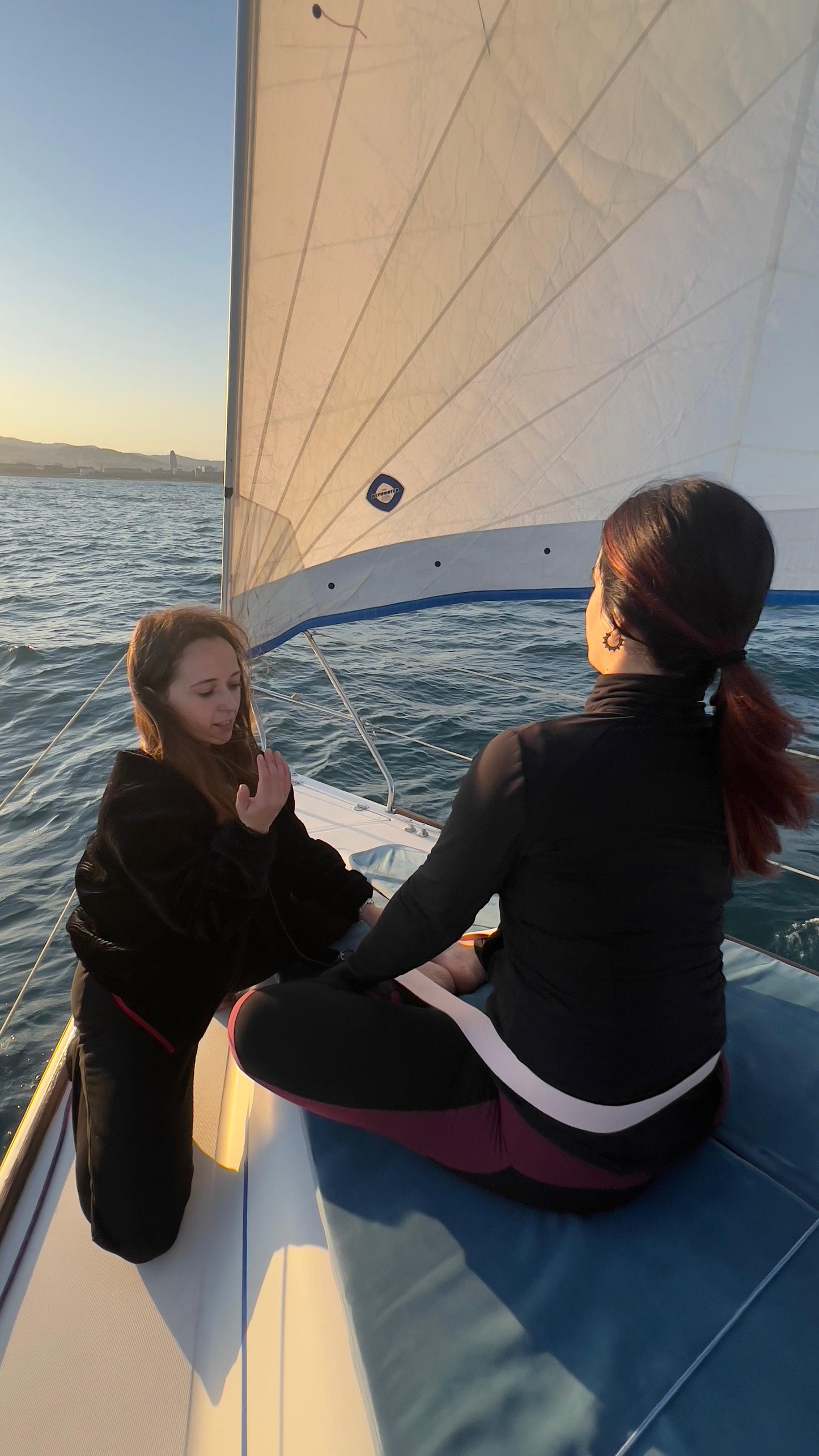 Yoga restaurativo con masaje en velero