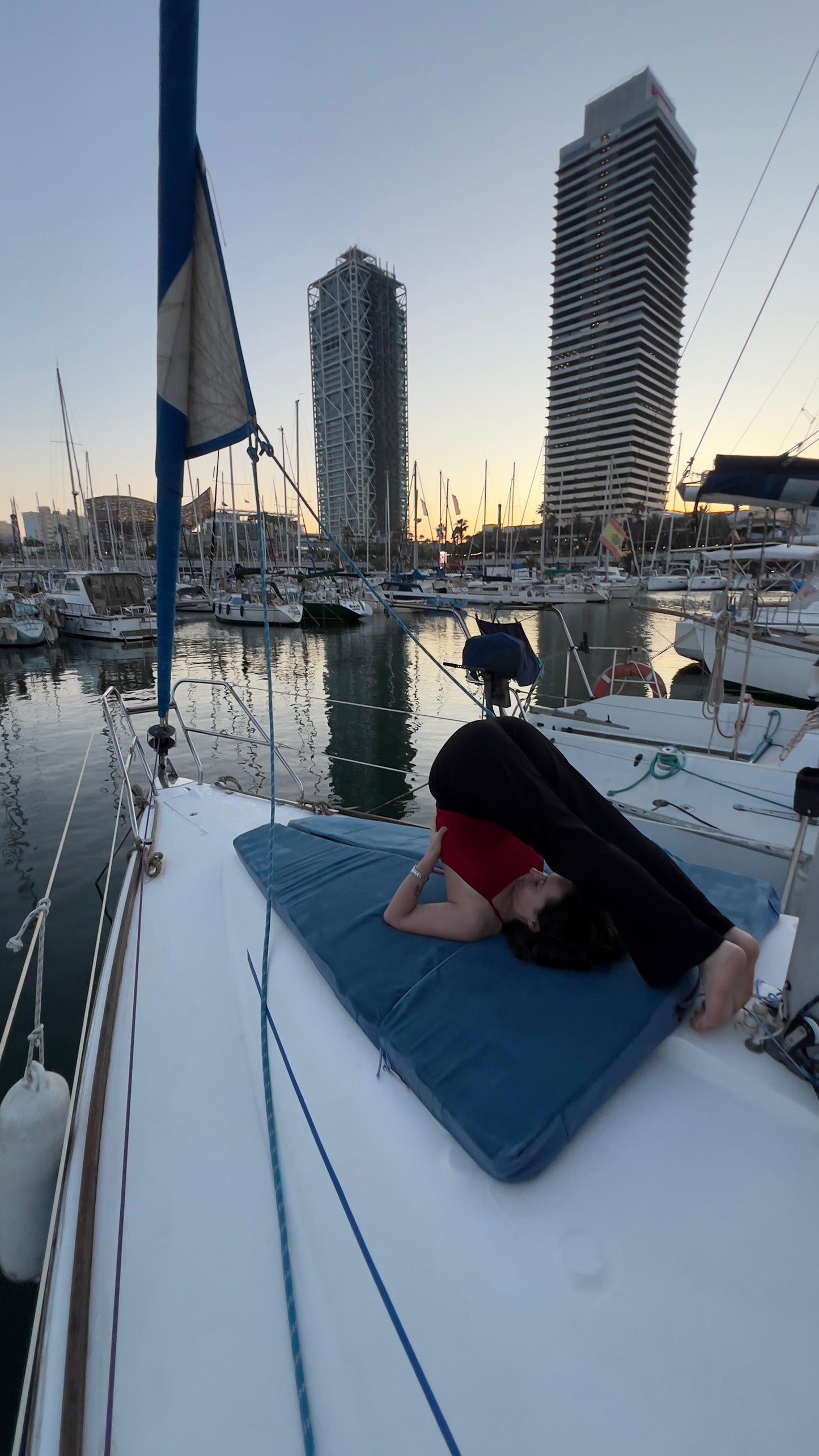Yoga restaurativo con masaje en velero