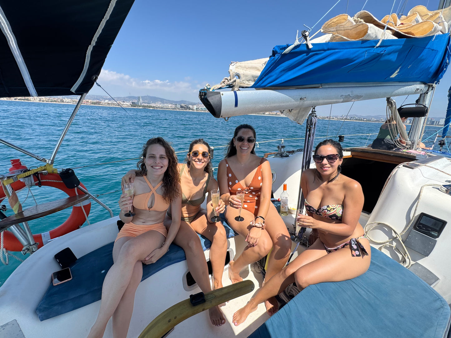 Veler privat gaudint de les millors vistes de Barcelona (7 pax. 2 hores)